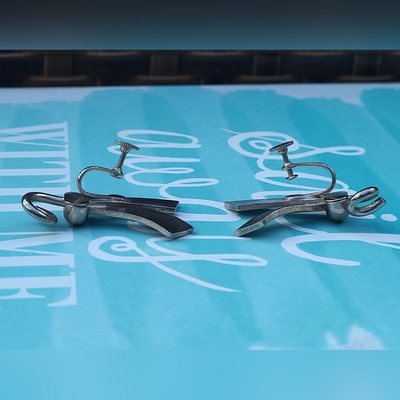 Vintage Goldtone screw on earrings - Picture 5 of 6